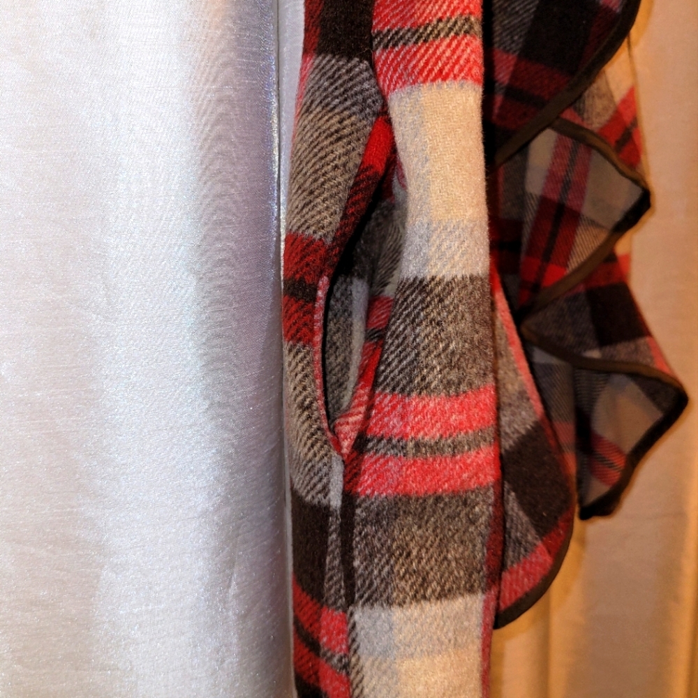 PLAID VEST WITH RUFFLE - Picture 4 of 4